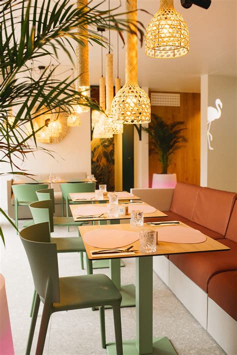 Muebles Contract de Vondom en el Restaurante Miami Lounge