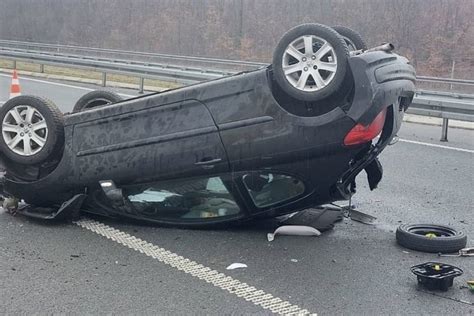 TEŠKA NESREĆA KOD UŽICA Povređeni momak i devojka automobil završio