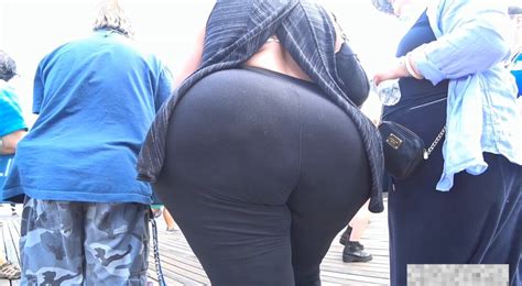 SUPER WIDE PHAT BBW CANDID ASS CAPTURED ThisVid 日本語で