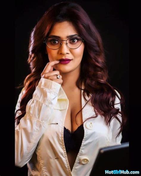 Hot Indian Desi Girls Showing Big Boobs Photos