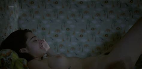 Naked Bella Camero In Desnude