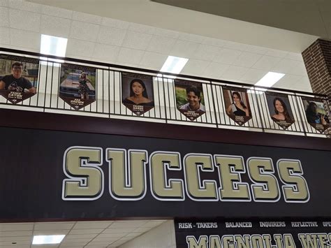 Magnolia West High School Senior Banner - Varsity Graphics