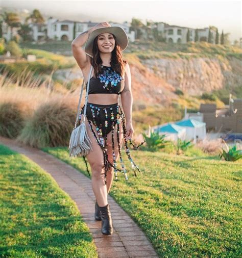 9 Hot Sexy Jess Lizama Bikini Pics