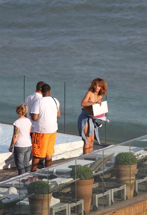 Rihanna Poolside Bikini At A Hotel In Rio De Janeiro Gotceleb