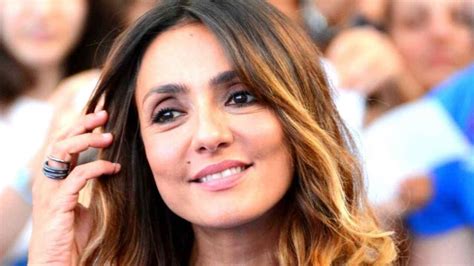 Ambra Angiolini Provocante In Spiaggia Il Micro Bikini Lascia Intravedere Il Seno Quiquotidiano