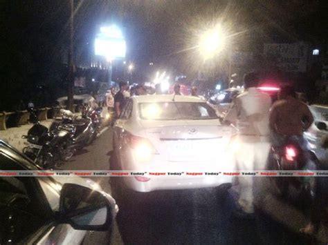 10 12 Cars Get Into Rear End Collision On Wardha Road Nagpur Today