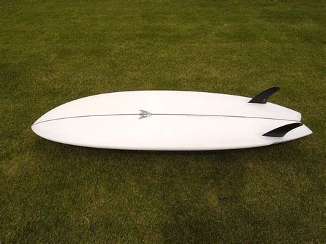 波情報 湘南 今日の様な波にもFX 4 FISH サーフボードクオリティーハードコア Quality Hardcore Distributions