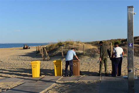 Punta Instala 62 Papeleras En Los Caminos Y Pasarelas A Las Playas Con