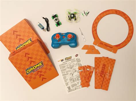 Review Hot Wheels RC Bladez Drone Racerz AD The Bear The Fox