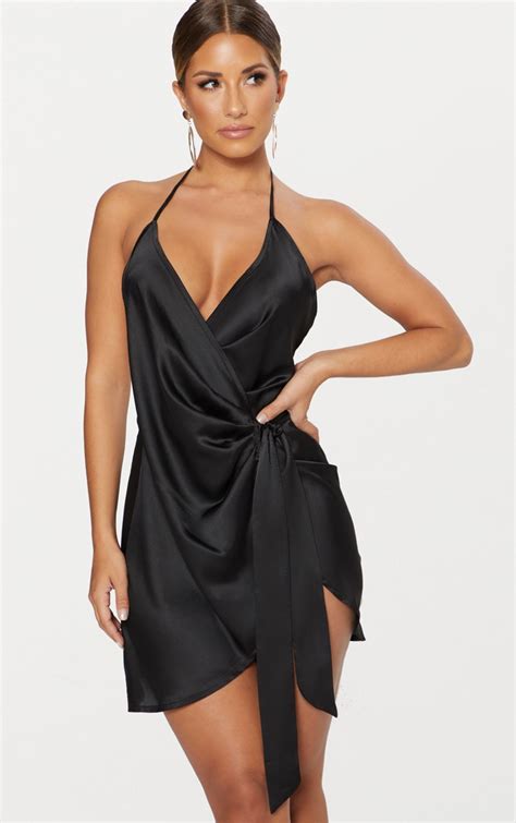 Robe Noire Satinée À Dos Nu Cache Coeur PrettyLittleThing FR