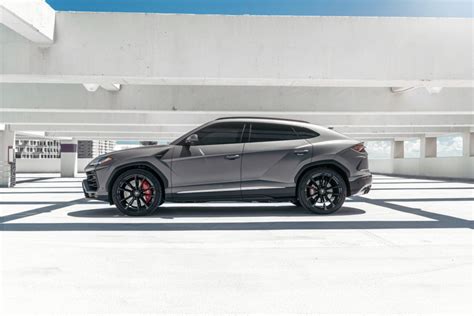 Lamborghini Urus Gray Rental In Miami PLR