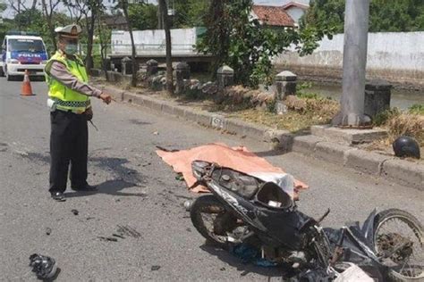 Foto Suami Istri Asal Demak Tewas Terlindas Truk Di Kaligawe Semarang