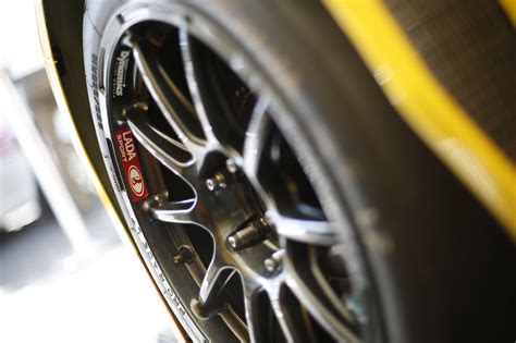 Lada Vesta предстоит показать себя на городской трассе | AMSRUS