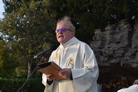 La Vierge Couronnée Est De Sortie à Blandain Diocèse De Tournai