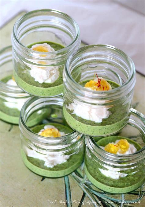 Verrine de pesto roquette chèvre frais et confit de safran Bistro de