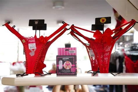 Sex Shop Tem Que Afixar Cartaz N Mero Para Denunciar Presen A De Crian A Pol Tica Campo