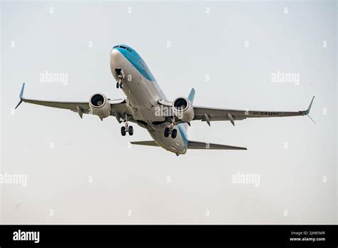 Tui Take Off Runway 08 Bournemouth Airport Stock Photo Alamy