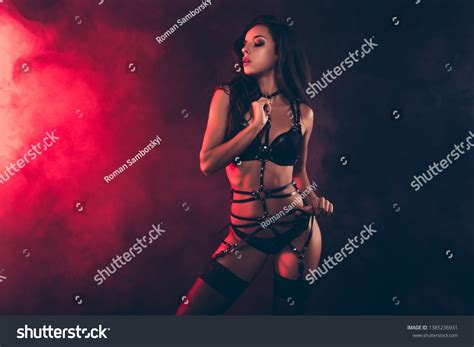 53 925 Hot Girls Dancing Images Stock Photos Vectors Shutterstock