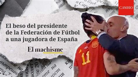 El beso del presidente de la Federación de Fútbol a una jugadora de