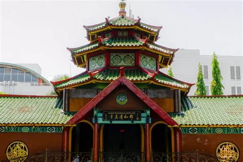 Menit Dari Pusat Kota Jember Inilah Masjid Gaya Tionghoa Wisata