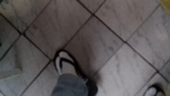 Solo Me Estaba Poniendo La Zapatilla Con Calcetines Y Me Puse Muy Caliente XVIDEOS