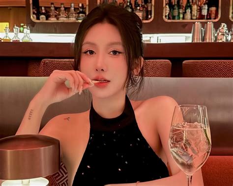 Nhan S C Hot Girl U T Viruss Tr N Livestream C A Ng C Kem I S Ng Znews Vn