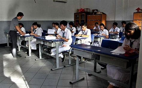 Perbedaan Belajar di Kelas dan Secara Online : Okezone News