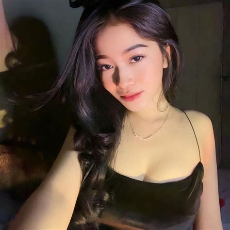 Real Ameylia Hot Girls In Batam Batam