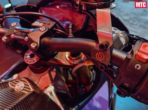 T N Hyper Naked Kh C Th T Khi Nh N Th Y C C Ph M Aprilia Tuono V X Limited Banh Vn