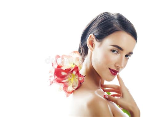 Junge Sch Ne Brunette Echte Frau Mit Roten Blumen Amaryllis Isoliert Auf Wei Em Hintergrund Nah