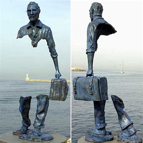 Life Size Traveler Metal Casting Bronze Man Sculpture