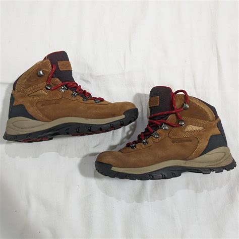 Columbia Hiking boots Size 6.5 Worn once during a... - Depop