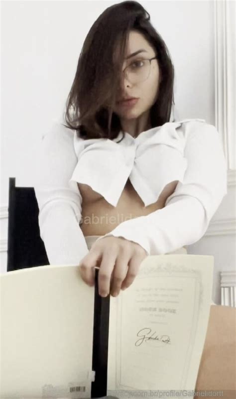 Hot Secretary Showing Off Her Pussy In The Office Cnn Amador