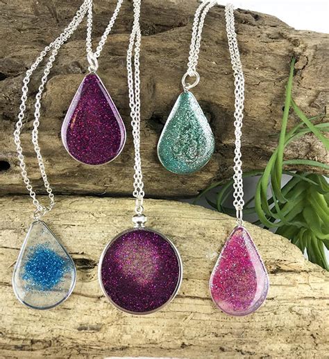 Make Your Own Glitter Necklace Clumsy Crafter