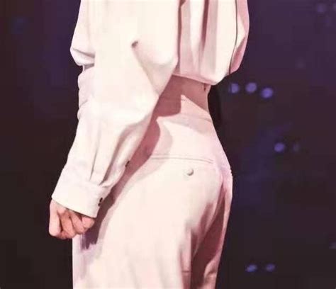 Pin By K Kuardarrramian On Wang Yibo Xiao Zhan Cute Actors Cute Gay Couples Cute Gay