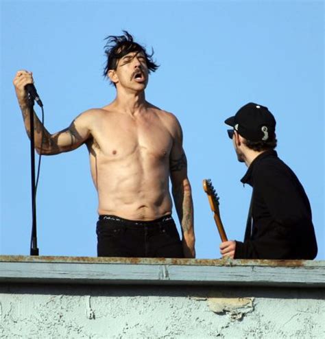 Red Hot Chili Peppers Grava Clipe De The Adventures Of Rain Dance Maggie