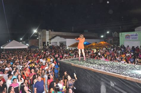 Show reúne multidão no encerramento das atividades de comemoração do