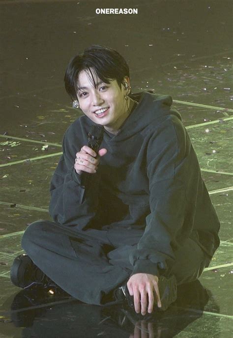 231120 GOLDEN Live On Stage Jungkook Cute Foto Jungkook Bts