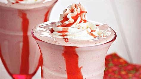 Chame as crianças para fazer o melhor Milk shake de morango de todos