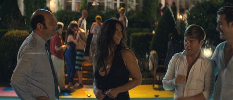 Naked Unknown in Le grand méchant loup