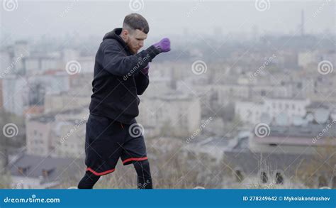 Entrenamiento De Boxeadores En La Ciudad Metrajes Vídeo de retroceso