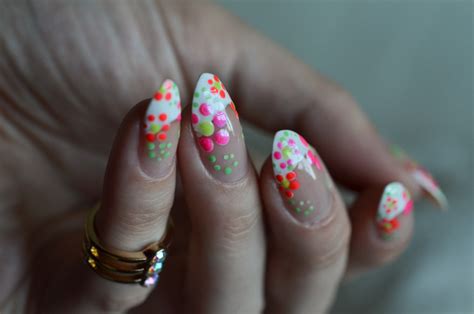 Easy flower nail art tutorial - Nail Lacquer UK