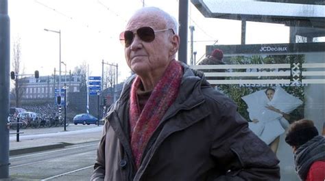 Padre larga a batina e vira astro pornô gay após os 80 anos veja imagens Catraca Livre