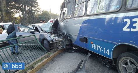 Fuerte Colisión Entre Microbus Y Automóvil En San Pedro De La Paz Reportan Más De 10 Heridos