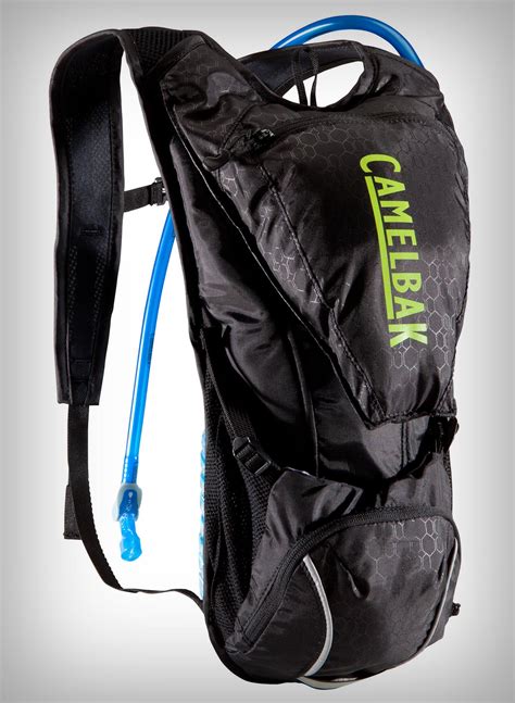 Checa esta mochila para transportar agua en tus hombros – El Clarinete