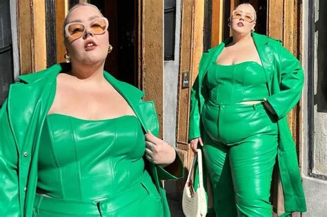 Curvy Babe Makes Fans Fall In Love By Flaunting 21st Figure In Sexy Bunny Costume Daily Star