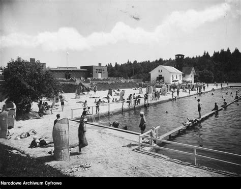 Sto Lat Temu Na Pla Y Nie By O Bikini Tak Wygl Da O Polskie Lato Moda Kobieta