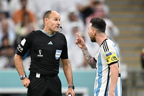 Messi And Martinez Criticise ‘useless Referee After Argentinas Win Over Netherlands The Athletic