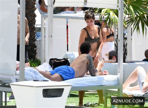 Frankie Bridge Spends Her Th Birthday In A Bikini By The Pool In Miami Aznude