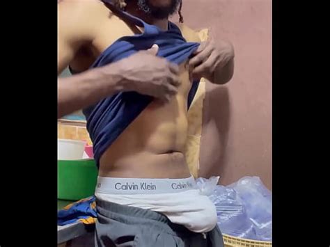 Masturbándose su gran polla negra y larga corrida en Xvideos Red XVIDEOS